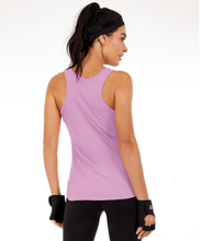 Laden Sie das Bild in den Galerie-Viewer, Model Back: Alto Giro Fitness Haut Regata Skin Fit Alongada Gola V Rosa Soft