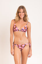 Laden Sie das Bild in den Galerie-Viewer, Model Front: Rio De Sol Ensemble Set Amore-Pink Tri-Fixo Ibiza-Comfy