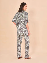 Laden Sie das Bild in den Galerie-Viewer, Model Back: Uv Line Chemise Shirt Copa Fauna Upf50+