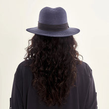 Laden Sie das Bild in den Galerie-Viewer, Model Back: Uv Line Chapeau Panama Hat Shanghai Imp Uni Navy Blue Upf50+