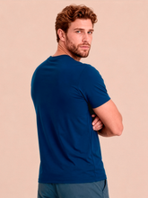 Laden Sie das Bild in den Galerie-Viewer, Model Back: Uv Line T-Shirt Pour Homme T-Shirt Uvpro Masc Cobalt Upf50+