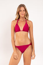 Laden Sie das Bild in den Galerie-Viewer, Model Front: Rio De Sol Haut Top Shimmer-Desejo Mel