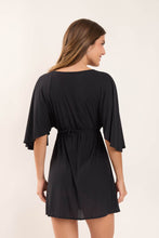 Laden Sie das Bild in den Galerie-Viewer, Model Back: Rio De Sol Mini Dress Black Mini Dress