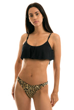 Laden Sie das Bild in den Galerie-Viewer, Model Front: Rio De Sol Ensemble Leopardo Black Babado