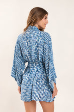 Laden Sie das Bild in den Galerie-Viewer, Model Back: Rio De Sol Robe De Plage Chuva Kimono