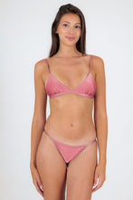 Laden Sie das Bild in den Galerie-Viewer, Model Front: Rio De Sol Ensemble Set Shimmer-Confetti Tri-Fixo California