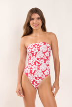 Laden Sie das Bild in den Galerie-Viewer, Model Front: Wednesday In Hawaii By Rio De Sol Une Pièce Pua-Hibiscus Aloha