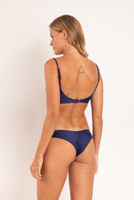 Laden Sie das Bild in den Galerie-Viewer, Model Back: Rio De Sol Haut Top Touch-Marinho Paola