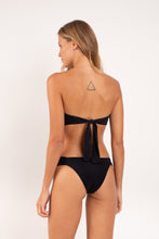 Laden Sie das Bild in den Galerie-Viewer, Model Back: Rio De Sol Ensemble Set Malibu-Black Mavi Baobi