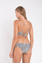 Laden Sie das Bild in den Galerie-Viewer, Model Back: Rio De Sol Haut Top Collage Camille