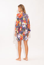 Laden Sie das Bild in den Galerie-Viewer, Model Back: Rio De Sol Robe De Plage Garden-Flower Kimono