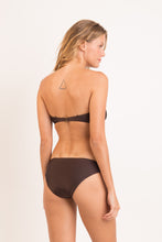 Laden Sie das Bild in den Galerie-Viewer, Model Back: Rio De Sol Bas Bottom Shimmer-Coffee Essential-Comfy