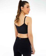 Laden Sie das Bild in den Galerie-Viewer, Model Back: Alto Giro Fitness Haut Top Unique Reverse Preto