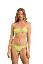 Laden Sie das Bild in den Galerie-Viewer, Model Front: Rio De Sol Ensemble Set Bora-Citrus Bandeau-Joy Leblon