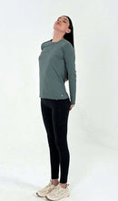 Laden Sie das Bild in den Galerie-Viewer, Product Front: Uv Line T-Shirt Longsleeve Fem New Fit Textura Verde Jade Upf50+
