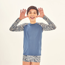 Laden Sie das Bild in den Galerie-Viewer, Image 04: Uv Line T-Shirt Rash Guard Kids Costela Aco Off White Upf50+