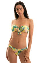 Laden Sie das Bild in den Galerie-Viewer, Model Front: Rio De Sol Bas Bottom Florescer Bandeau