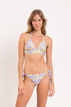 Laden Sie das Bild in den Galerie-Viewer, Model Front: Rio De Sol Ensemble Set Glow Tri-Cos Cheeky-Micro