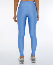 Laden Sie das Bild in den Galerie-Viewer, Model Back: Alto Giro Fitness Bas Legging Atlanta Termo Azul Soft
