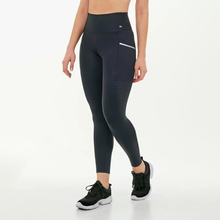 Laden Sie das Bild in den Galerie-Viewer, Model Front: Alto Giro Fitness Bas Legging Hyper Com Laser Lateral Preto