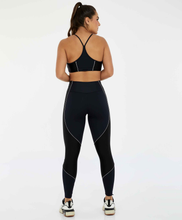 Laden Sie das Bild in den Galerie-Viewer, Model Back: Alto Giro Fitness Bas Legging Hyper Recortes Atlanta Preto