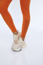 Laden Sie das Bild in den Galerie-Viewer, Image 06: Alto Giro Fitness Bas Legging Hyper Regulagem No Cos Laranja Orangeade