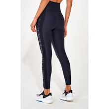 Laden Sie das Bild in den Galerie-Viewer, Model Back: Alto Giro Fitness Bas Legging Light Co2 Recorte Jwinner Preto