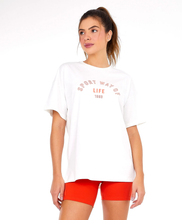 Laden Sie das Bild in den Galerie-Viewer, Model Front: Alto Giro Fitness Haut T-Shirt Eco Nature Start Off White