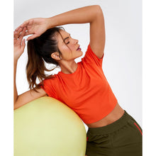 Laden Sie das Bild in den Galerie-Viewer, Image 02: Alto Giro Fitness Haut T-Shirt Skin Fit Cropped 1983 Laranja Pitanga