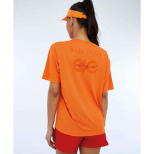 Laden Sie das Bild in den Galerie-Viewer, Model Back: Alto Giro Fitness Haut T-Shirt Skin Fit Make It Fun Laranja Gym