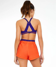 Laden Sie das Bild in den Galerie-Viewer, Model Back: Alto Giro Fitness Haut Top Blackout Ii Recorte Costas Fusionado Roxo Eletric