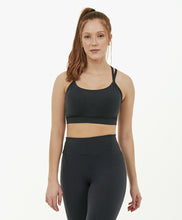 Laden Sie das Bild in den Galerie-Viewer, Model Front: Alto Giro Fitness Haut Top Supplex Tiras Costas Preto
