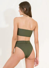Laden Sie das Bild in den Galerie-Viewer, Model Back: Maaji Bas Bottom Pine Green Tiffany Whitney The Rose