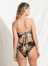 Laden Sie das Bild in den Galerie-Viewer, Model Back: Maaji Une Pièce Yvonne Python