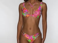 Laden und Abspielen von Videos im Galerie-Viewer, Video: Luli Fama Bas Bottom Crossing String Vivi Il Momento