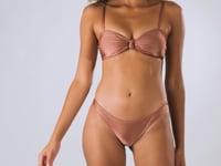 Laden und Abspielen von Videos im Galerie-Viewer, Video: Rio De Sol Haut Top Shimmer-Copper Bandeau-Joy