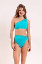 Laden Sie das Bild in den Galerie-Viewer, Model Front: Rio De Sol Bas Bottom Amb-Nannai Zadar