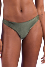 Laden Sie das Bild in den Galerie-Viewer, Gallery: Rio De Sol Bas Bottom Croco Essential
