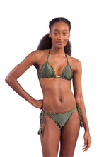 Laden Sie das Bild in den Galerie-Viewer, Model Front: Rio De Sol Bas Bottom Croco Frufru-Fio