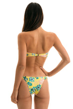 Laden Sie das Bild in den Galerie-Viewer, Model Back: Rio De Sol Bas Bottom Florescer Bandeau