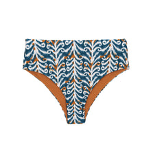 Laden Sie das Bild in den Galerie-Viewer, Product Front: Rio De Sol Bas Bottom Ikat Hotpants