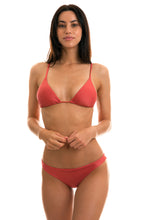 Laden Sie das Bild in den Galerie-Viewer, Model Front: Rio De Sol Bas Bottom Madras Dupla Face