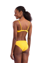 Laden Sie das Bild in den Galerie-Viewer, Model Back: Rio De Sol Bas Bottom Malibu-Yellow Essential-Comfy