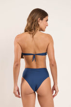 Laden Sie das Bild in den Galerie-Viewer, Model Back: Rio De Sol Bas Bottom Navy Hotpants