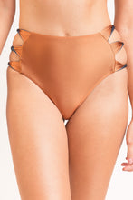 Laden Sie das Bild in den Galerie-Viewer, Gallery: Rio De Sol Bas Bottom Nocciola High-Waist-Spin
