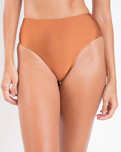 Laden Sie das Bild in den Galerie-Viewer, Gallery: Rio De Sol Bas Bottom Nocciola Hotpants