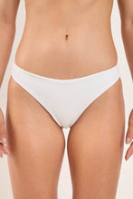 Laden Sie das Bild in den Galerie-Viewer, Gallery: Rio De Sol Bas Bottom Sand-White Essential-Comfy