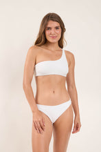 Laden Sie das Bild in den Galerie-Viewer, Model Front: Rio De Sol Bas Bottom Sand-White Essential-Comfy