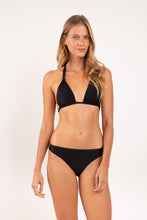 Laden Sie das Bild in den Galerie-Viewer, Model Front: Rio De Sol Bas Bottom Shimmer-Black Essential-Comfy