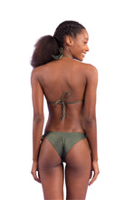 Laden Sie das Bild in den Galerie-Viewer, Model Back: Rio De Sol Bas Bottom Shimmer-Croco Cheeky-Tie